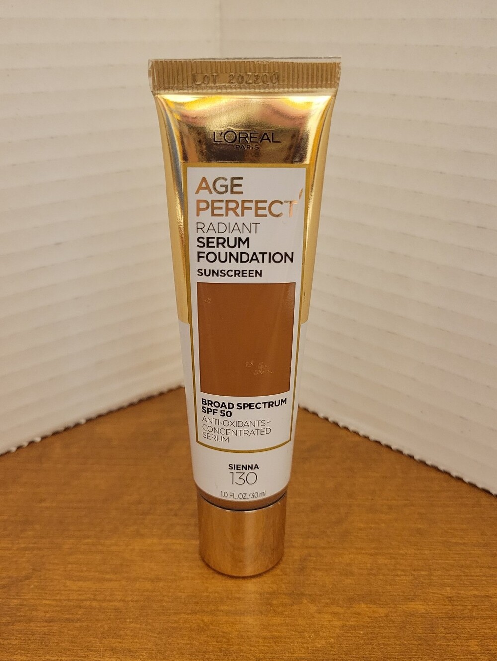 L'oreal Age Perfect Radiant Serum Foundation SPF 50 - Sienna 130, NEW